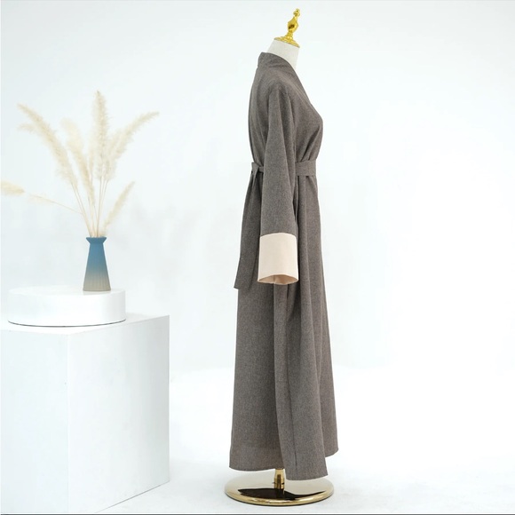 Open front two tone abaya… with pockets! - Picture 4 of 8